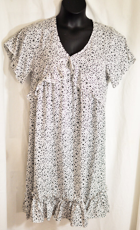 women’s causal summer dress size medium white & black flutter sleeves pull-on