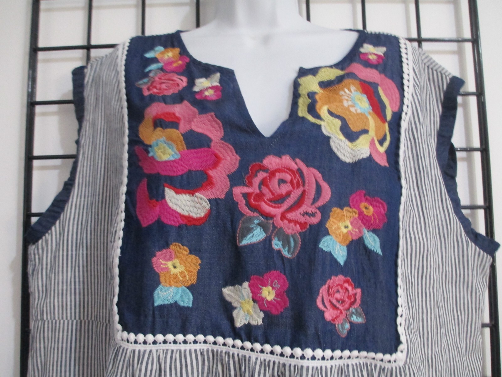 SAVANNA JANE 🌸 SIZE 2X==GRAY & WHITE STRIPED / EMBROIDERED / BABYDOLL DRESS