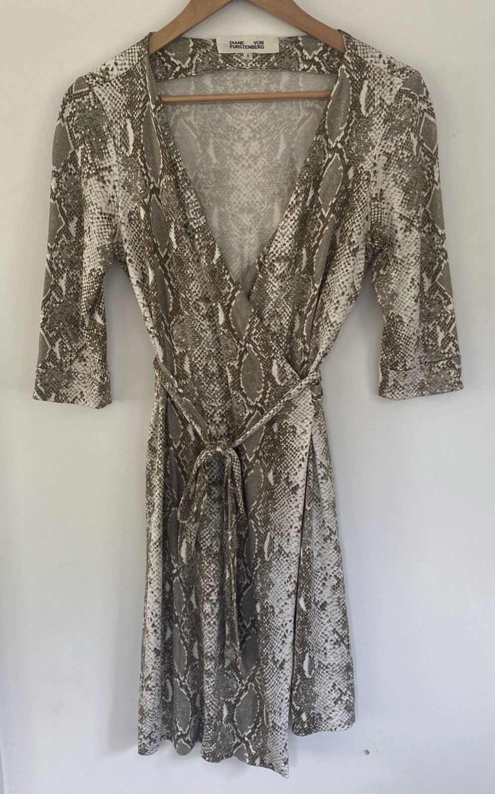 Diane von Furstenberg 100% Silk Jersey Wrap Dress Snake Python Print Size 8