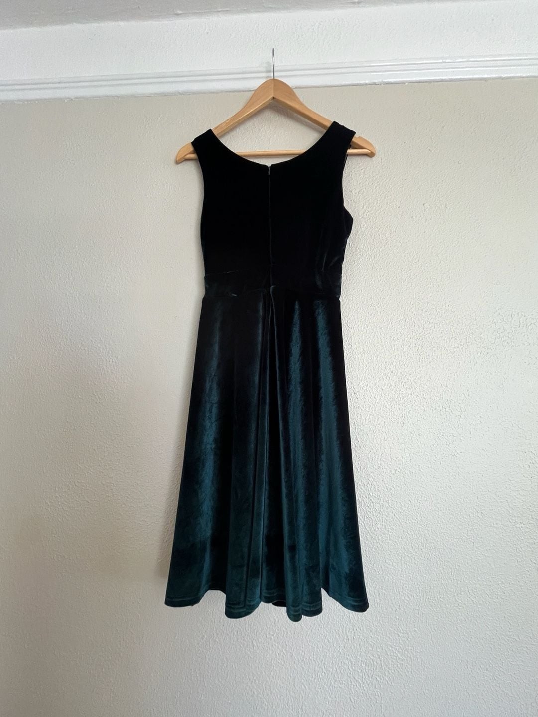 Dollz & Dames Crossover Bust Velvet Flare Dress in Emerald