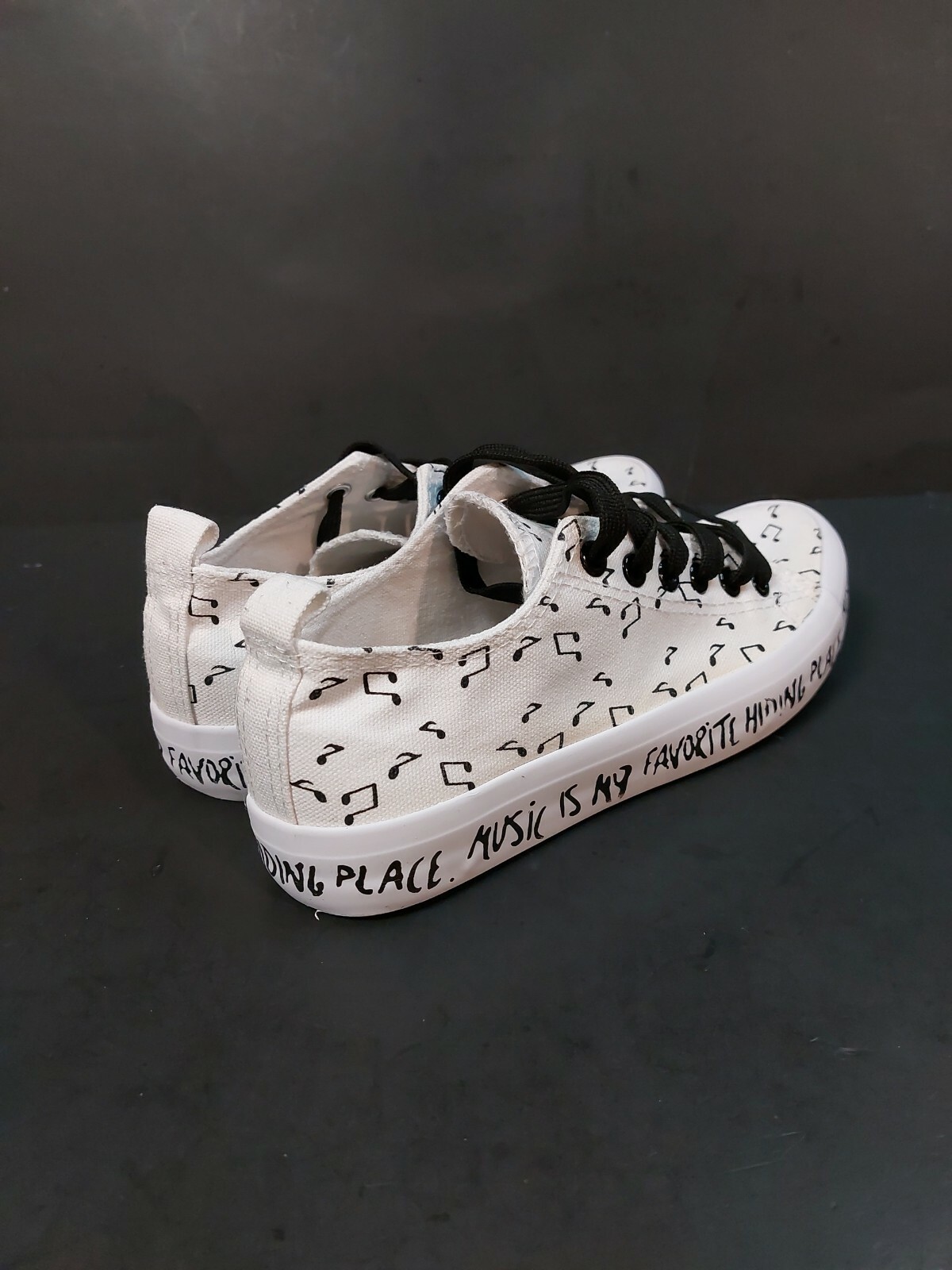 Hot Topic music note Shoes size 5 girls white black sneakers