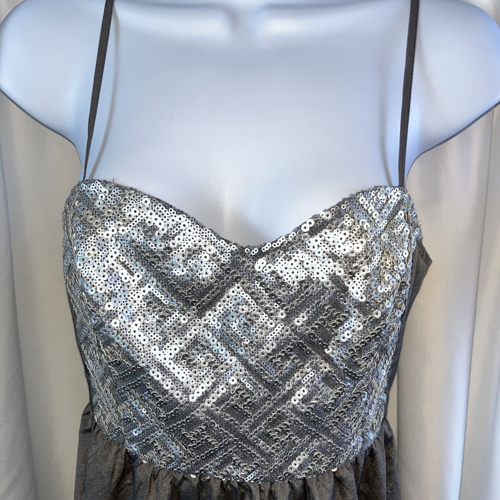 H&M Divided Womens Grey Geometric Sequin Bodice Mini Dress Size 6 Cocktail