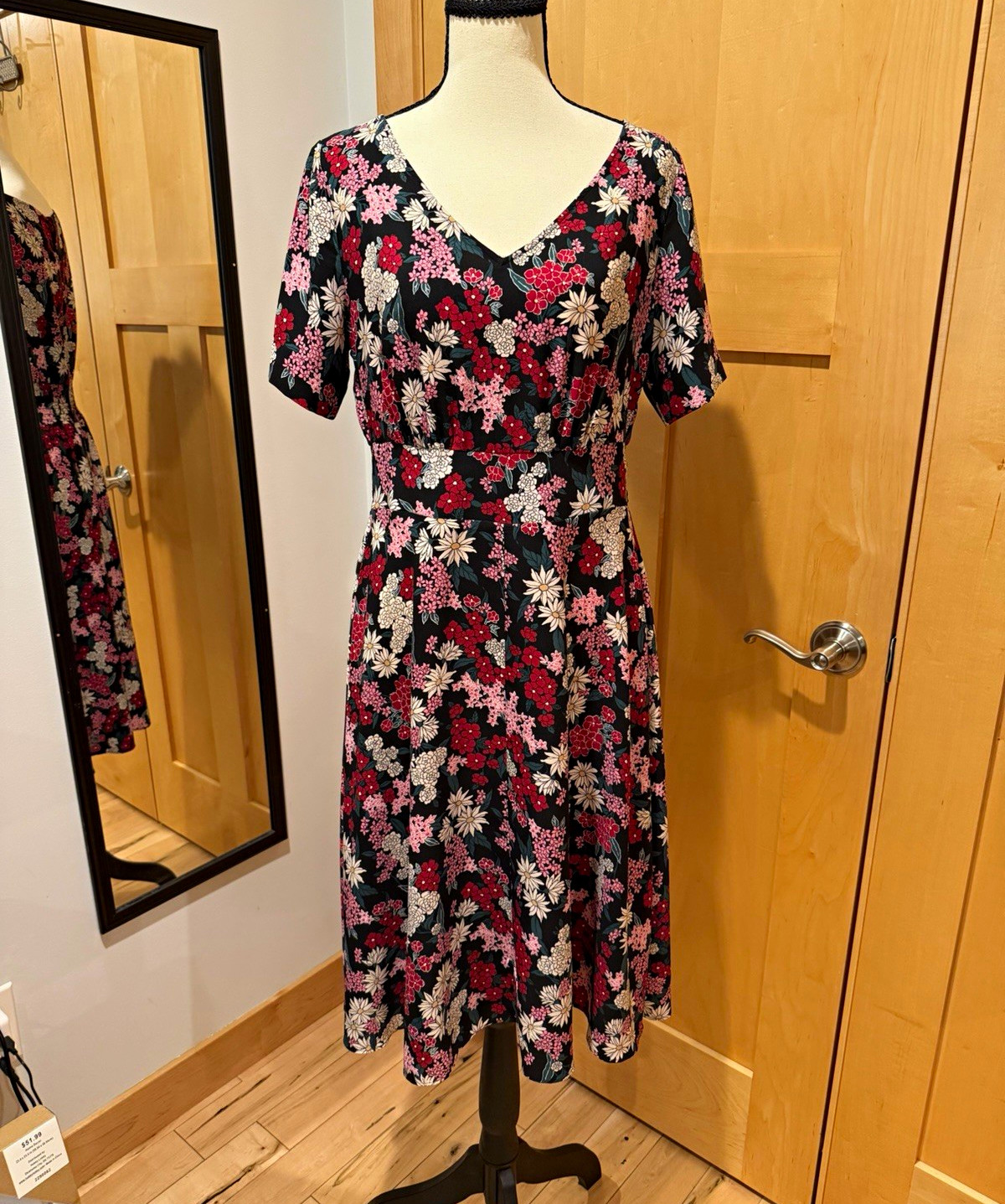 Ann Taylor Factory Black Floral Midi Dress V-Neck Short Sleeve 6