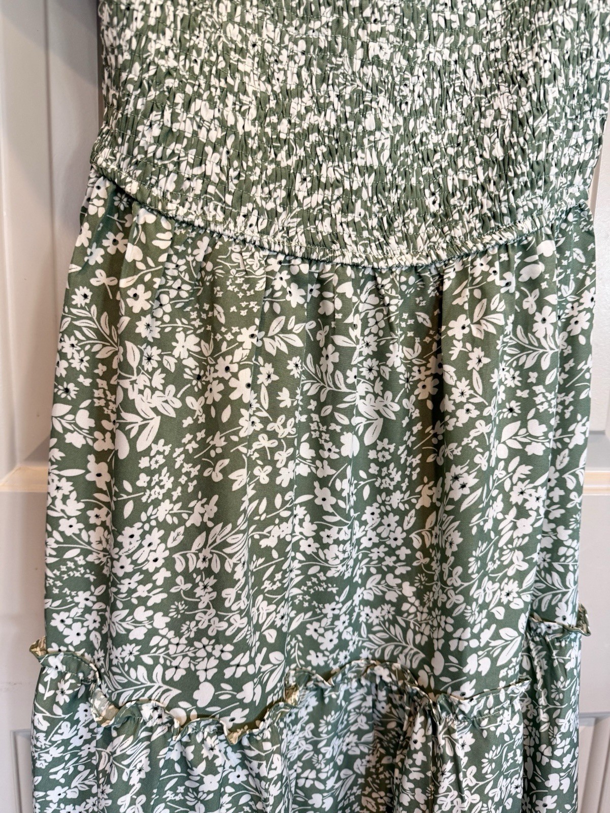 Pat Pat Women’s Elegant Broken Flower Smocked Midi Dress Green/White XS NWT