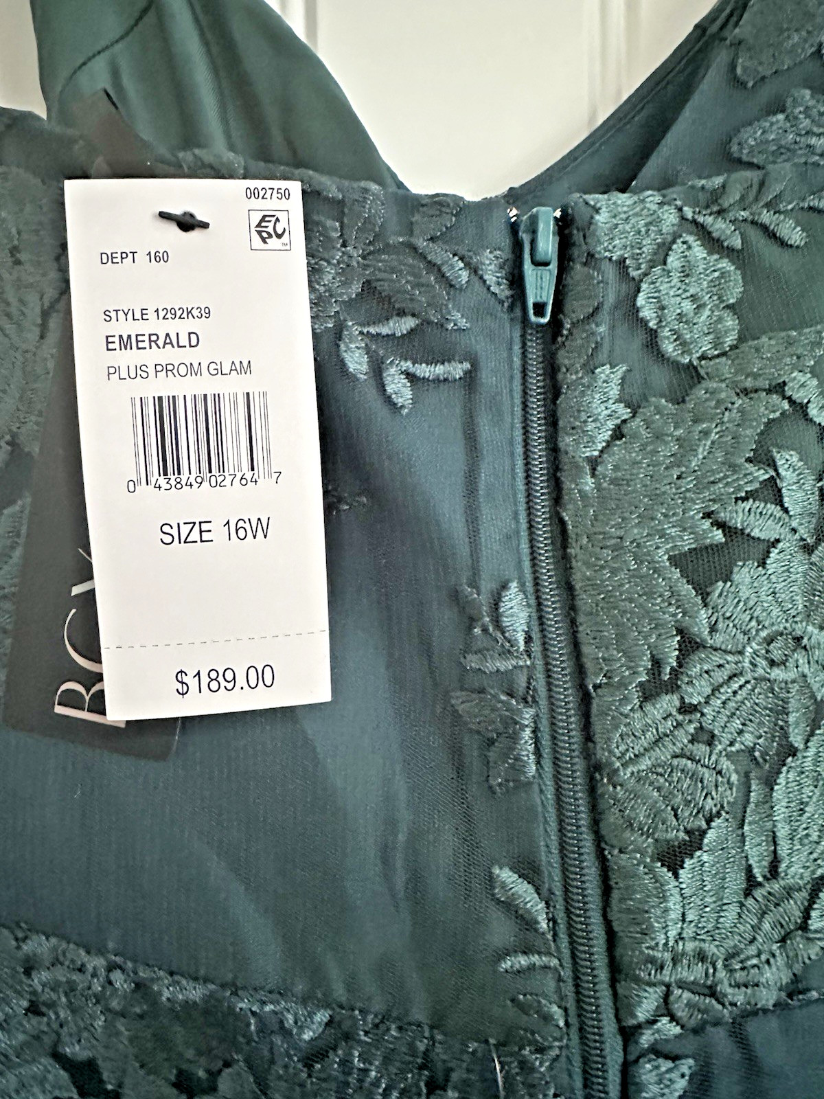 BCX Trendy Plus Size Strappy Embroidered Sleeveless Prom Gown Emerald Green 16W