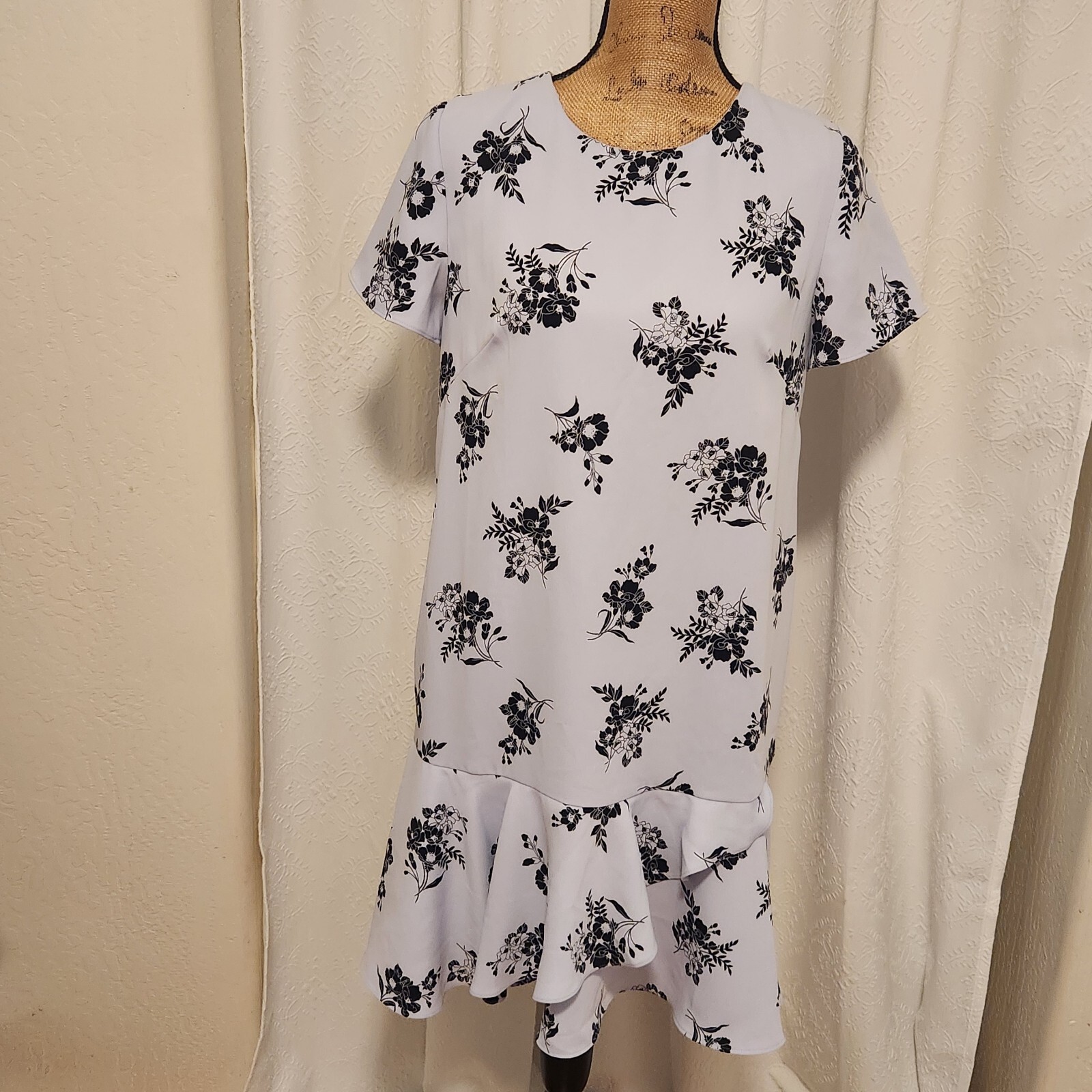 Ann Taylor Women’s 8 Lilac & Blue Floral Short Sleeve Ruffle Shift Dress