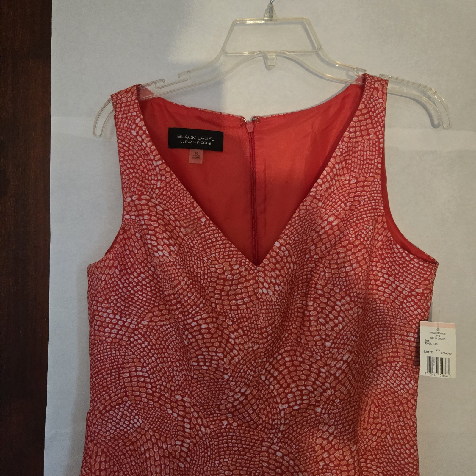 Black Label By Evan Picone Woman’s Dress Size 10 Red V-Neck Sleeveless Back Zip