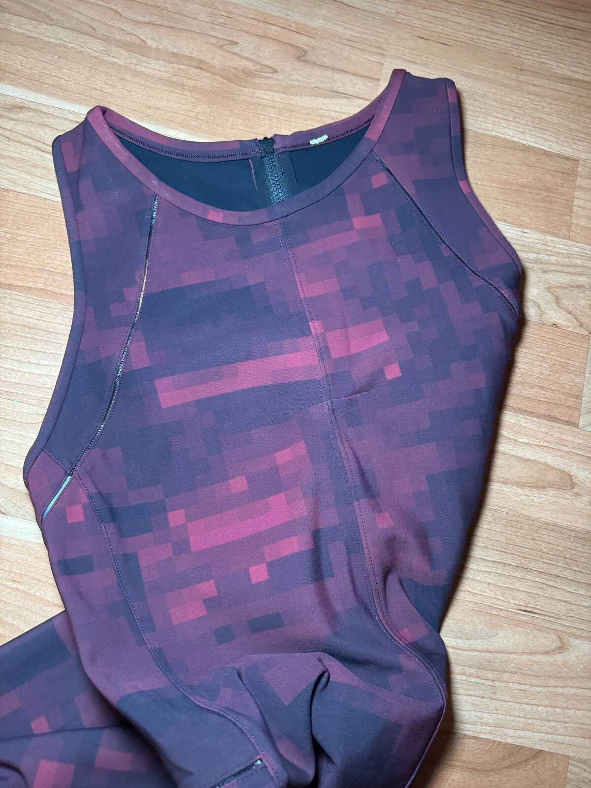 Lululemon Fit and Flare Dress. Go Til Dawn. Back zip. Hidden pockets. Sz 6. EUC