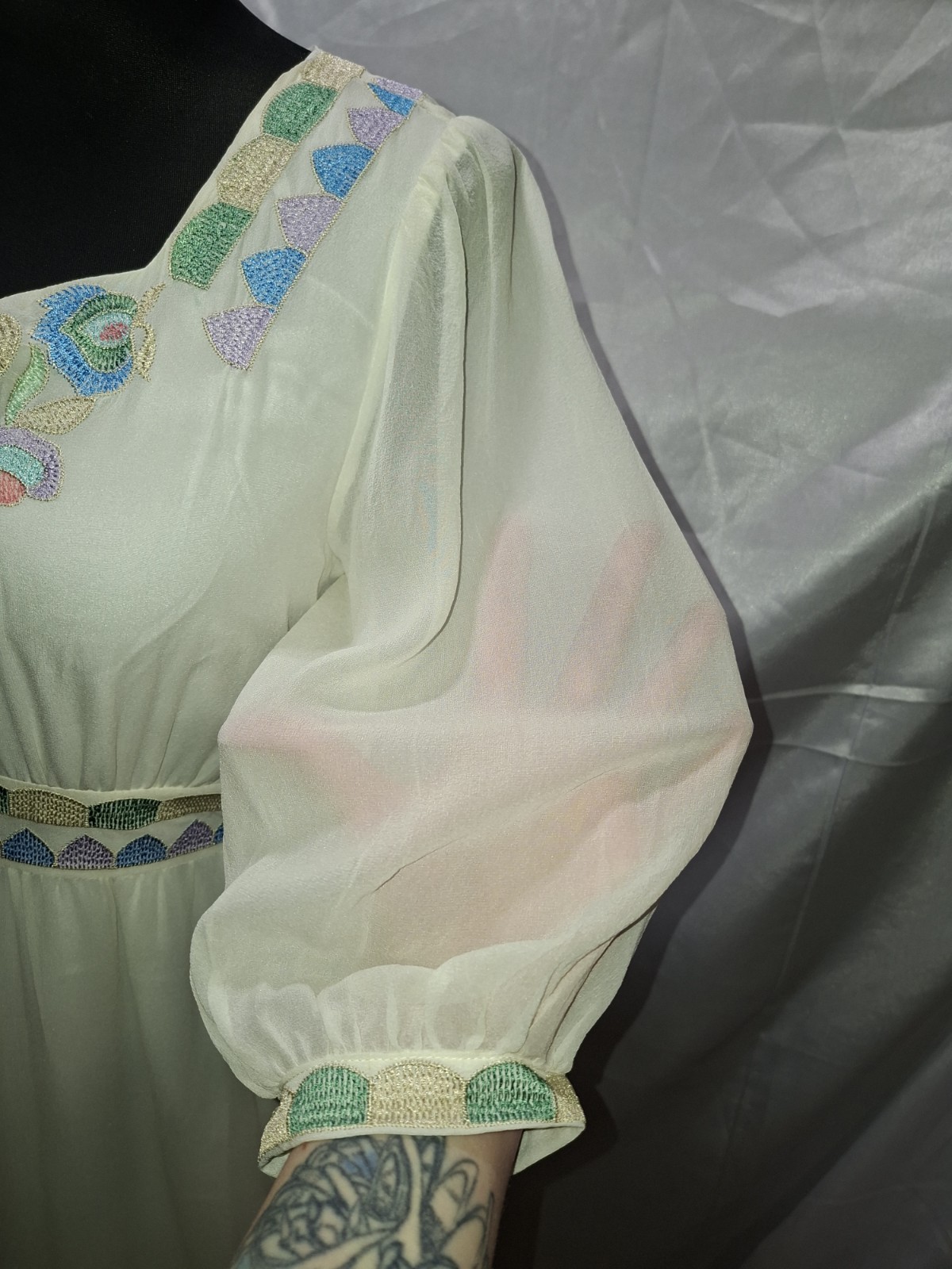 Anna Sui Silk Embroidered Boho Dress Ivory Mini 70s Style Tassel Tie