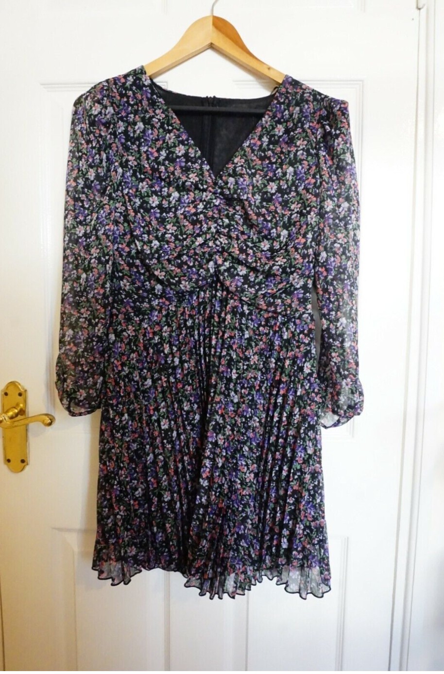Zara Floral Mini V-Neck Dress Pleated Hem Black Red Green White S BNWT
