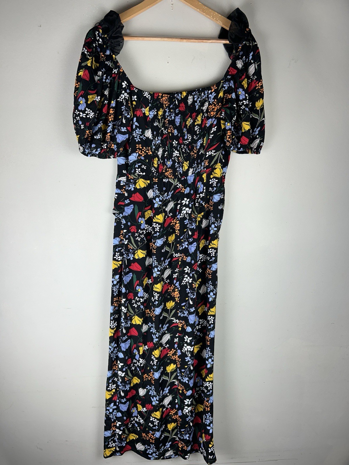 ASTR the label Black Floral Puff Short Sleeve Midi Dress Medium Smocked Back