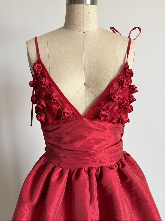 $689 For Love And Lemons “Esmeralda” High-Low Appliqué Gown in Red Sz Small