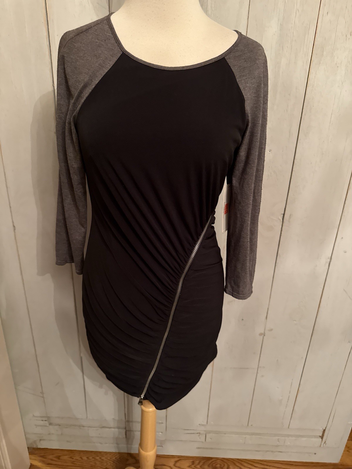 Laundry by design Asymmetrical Zipper Gray & Black Knit Mini Club dress NWT 148$