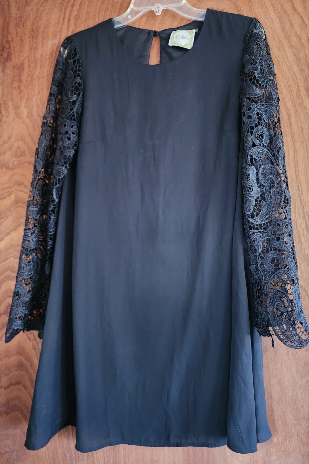 women’s long sleeved knee length fancy dress Alythea Size L black lace sleeves