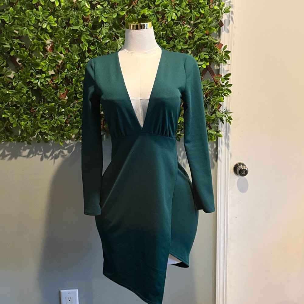 Make it Hot Green Long Sleeve Plunge V-Neck Cocktail Dress