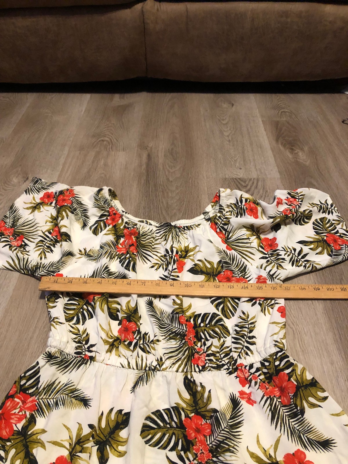 Millenium Hawaiian Dress Medium 100% Rayon White Green and Red H601