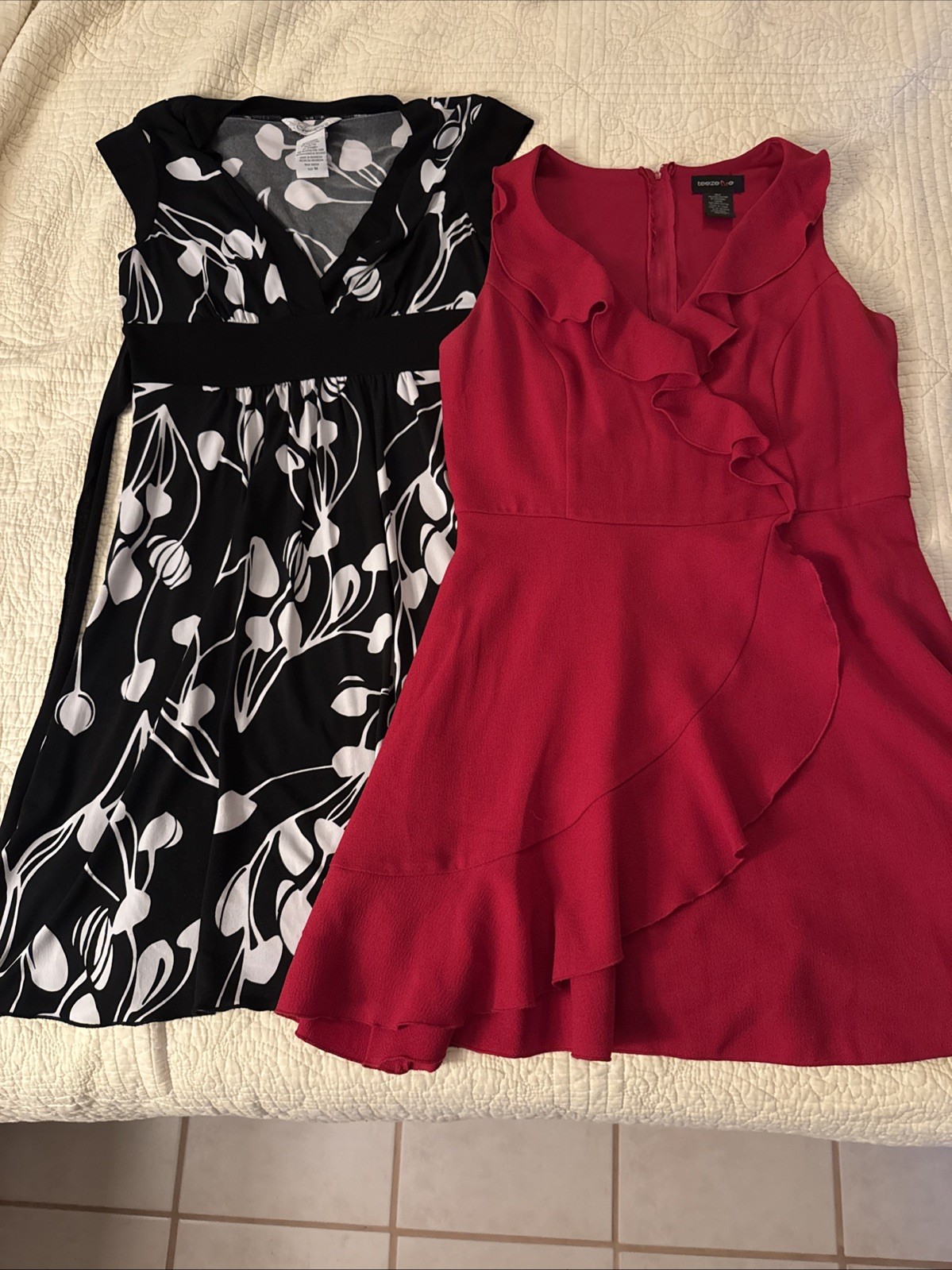 EUC ** Lot Of Two Casual Dresses Size 11/12 (M)￼