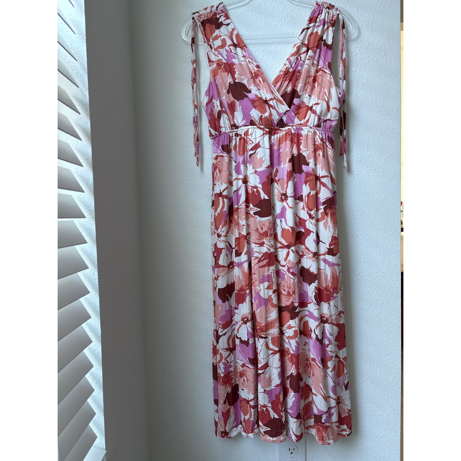 Gilli Floral Boho Tie Shoulder Sleeveless Vneck Resort Vacation Spring Dress