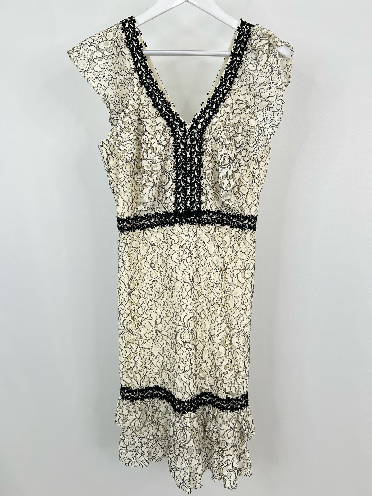 NANETTE LEPORE Size 8 CREAM & BLACK Floral Lace Flutter Sleeve VNeck Women Dress