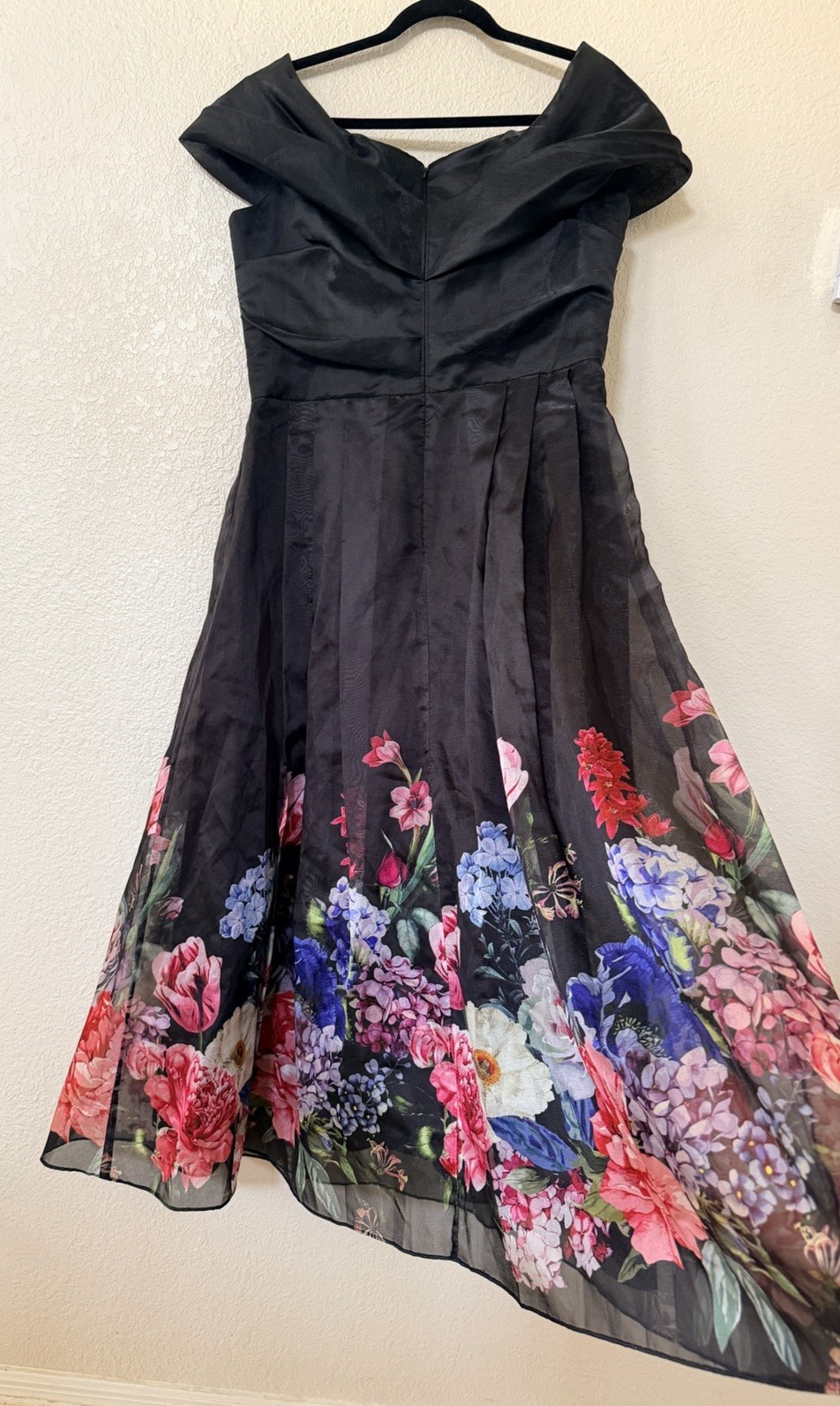 New Betsy & Adam Placed Floral Off the Shoulder Gown In Black/Red Size 4 $279