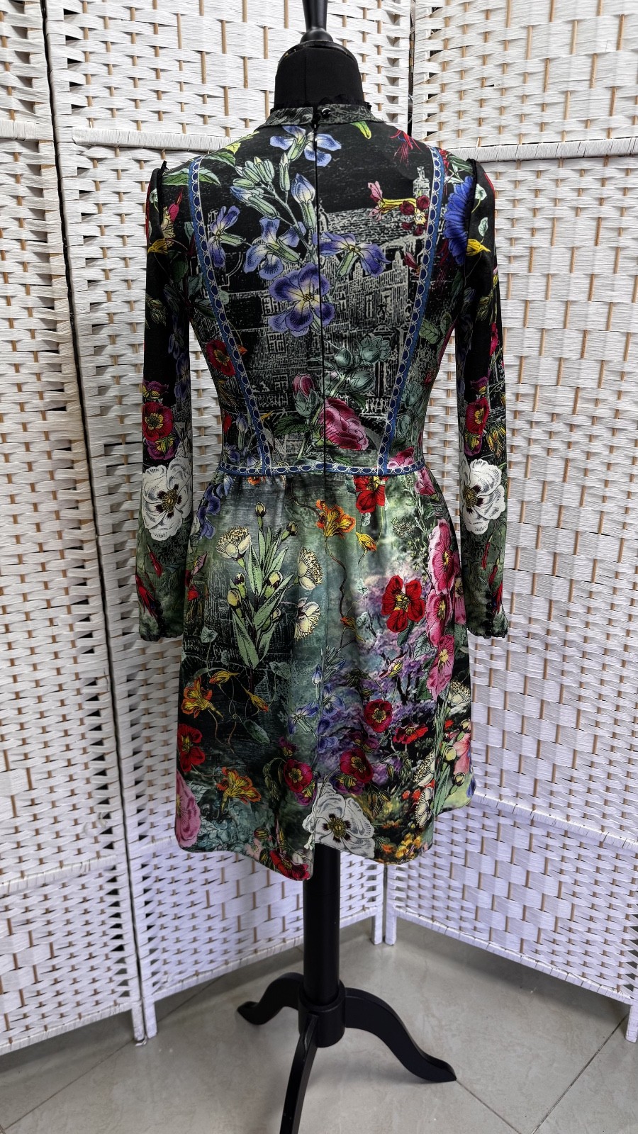 Michal Negrin Elegant Floral And Crystals Dress Size – 36 – NWT
