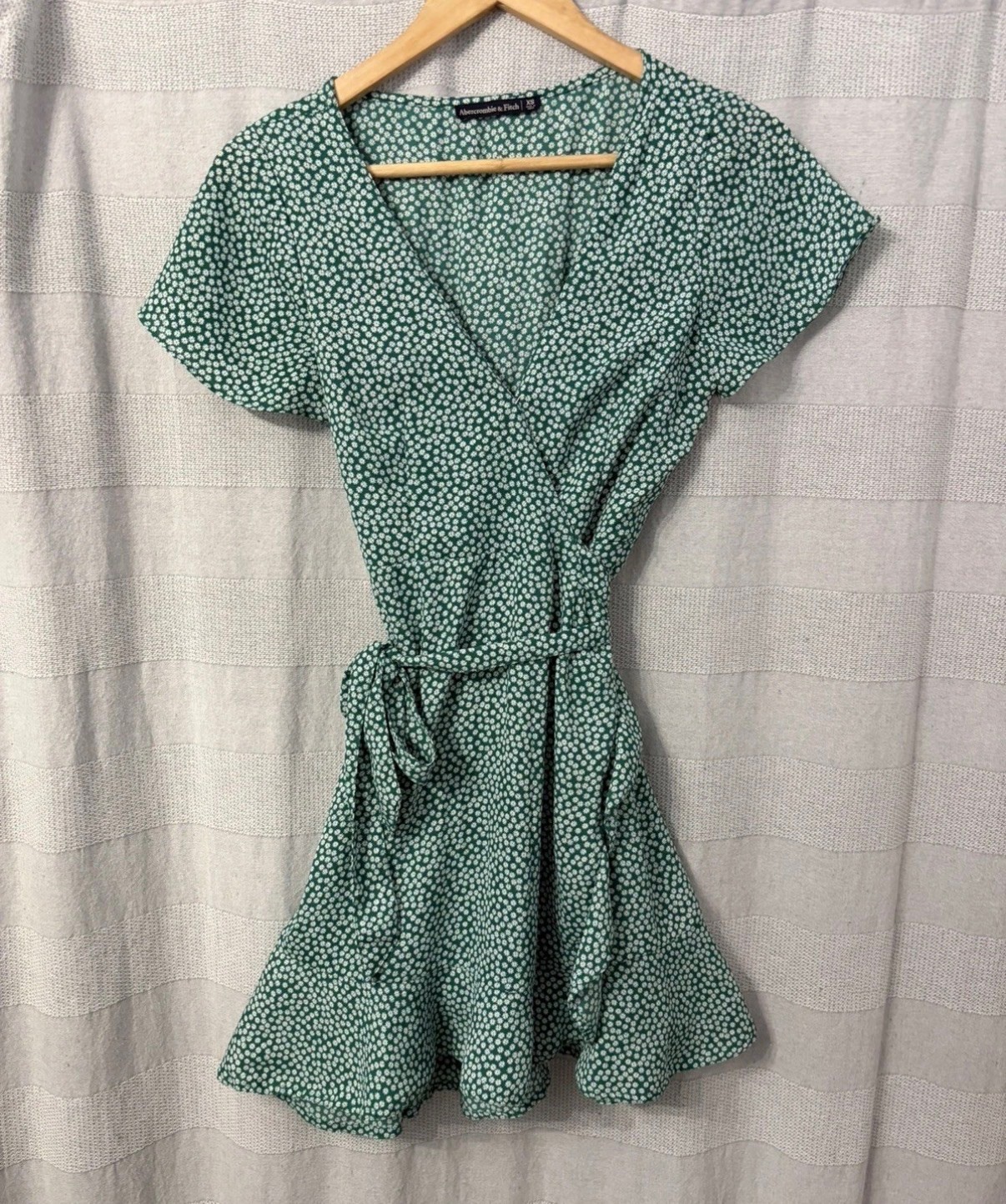 Abercrombie Fitch Green Floral Wrap Dress Women’s Size XS Short Sleeve #43