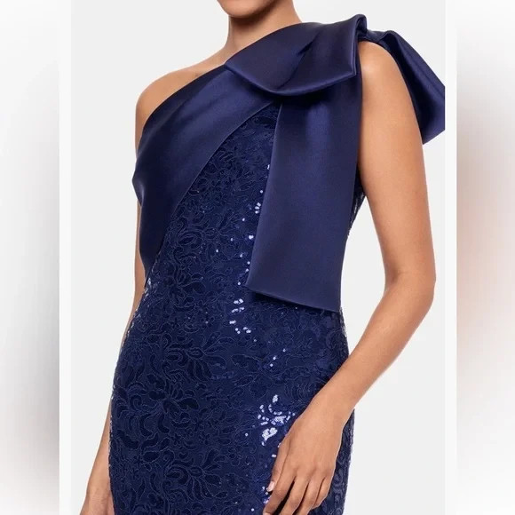 Betsy and Adam Navy Blue Bow Embroidered Sequin Sleeveless Gown Size 4 $299