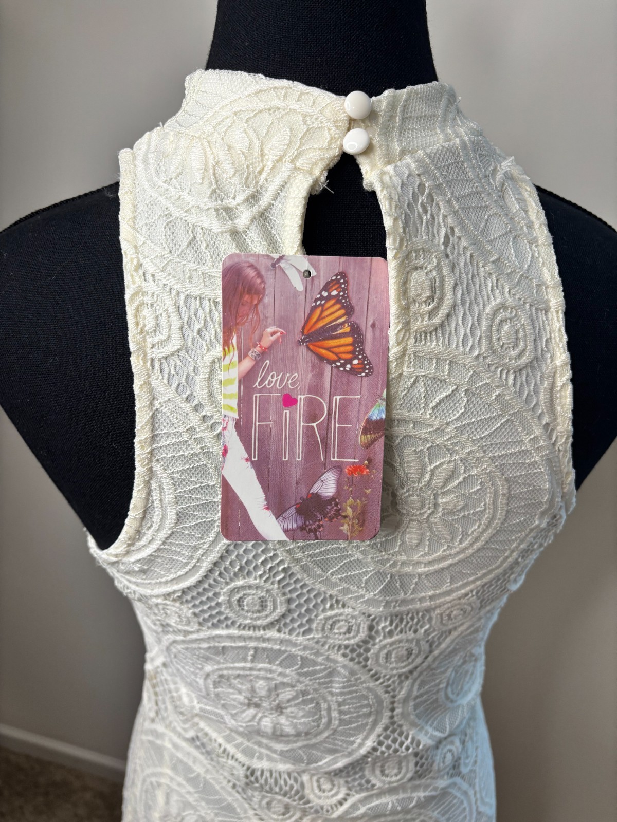 WOMENS NWT GORGEOUS LACE SLEEVELESS DRESS WITH KEYHOLES