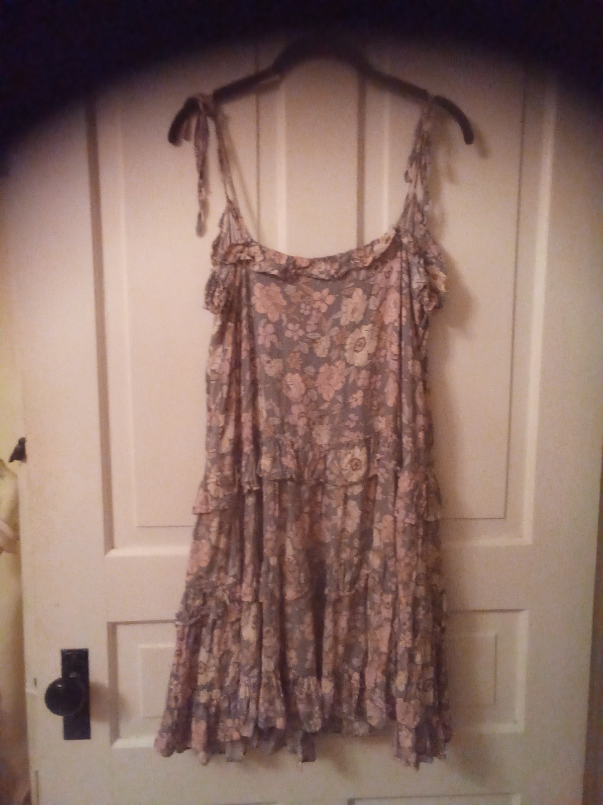 VICI Tiered Ruffle Floral Mini Dress Tie Straps Gray Pink Women’s M