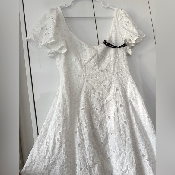 NWT Size XL – Extro&Vert Ada Flutter-Sleeve Broderie Midi Dress (NWT US$ 123)
