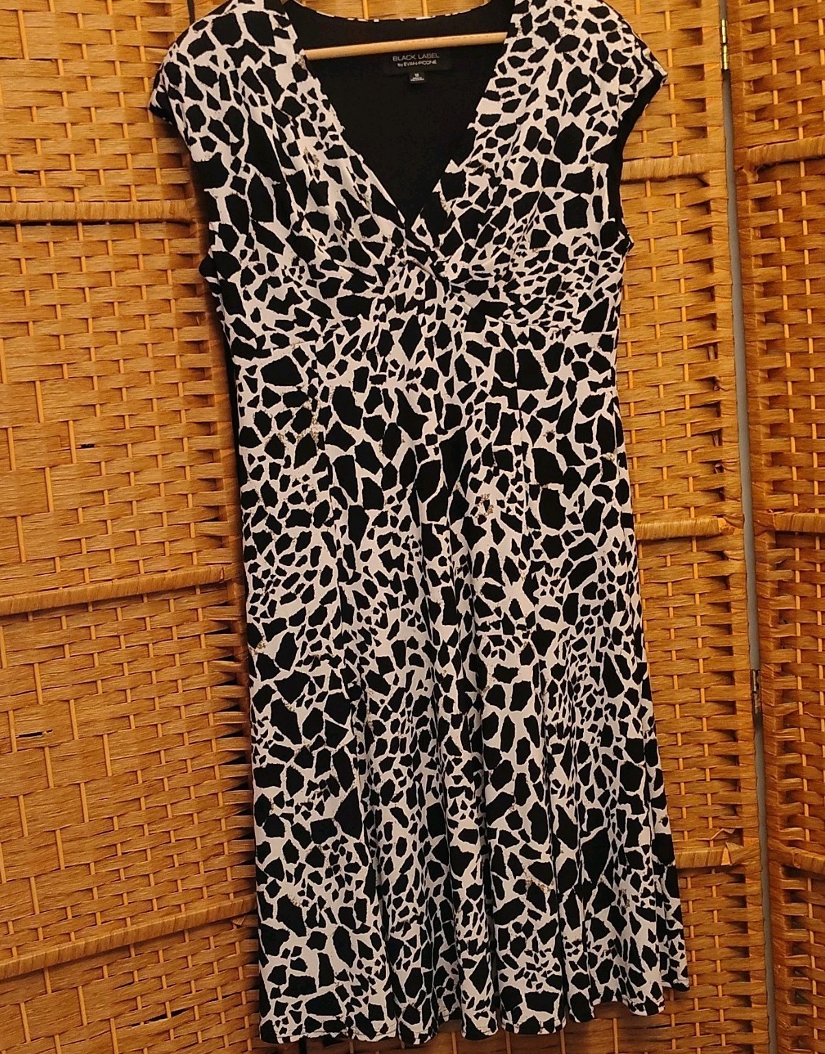 Black Label by Evan-Picone Women’s Black/White Animal Print V-Neck Dress Size 10