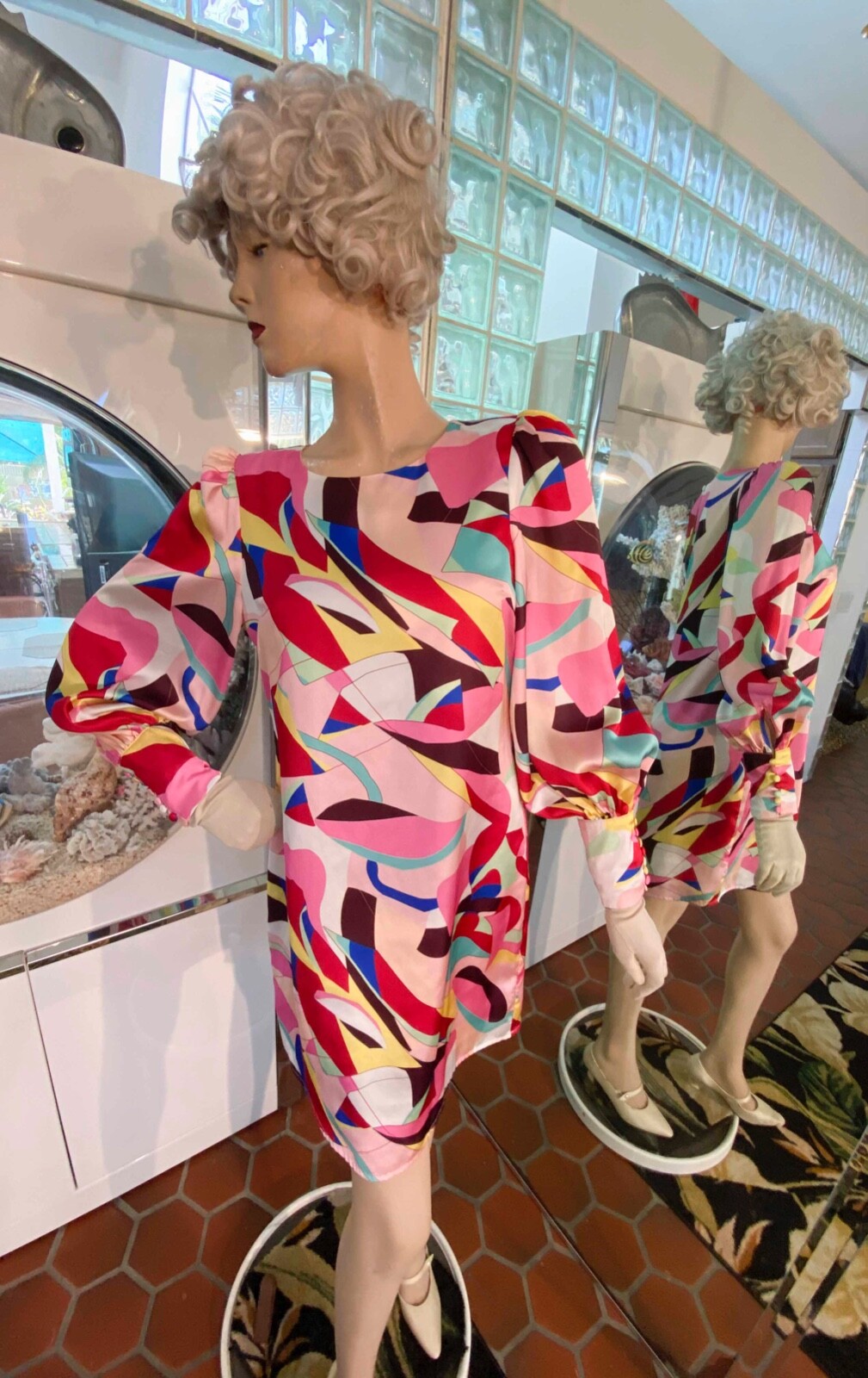 1970s copy Mini Dress Shift Size 6 Colorful Psychedelic Mod Puff Sleeve NWOT