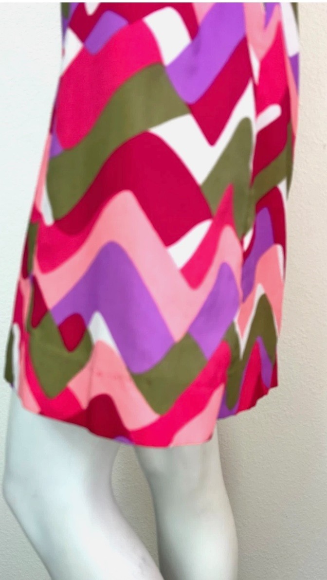 60s Graphic Mod Print Dress Size Small Pink Short Sleeve Clear Buttons Cowl-neck