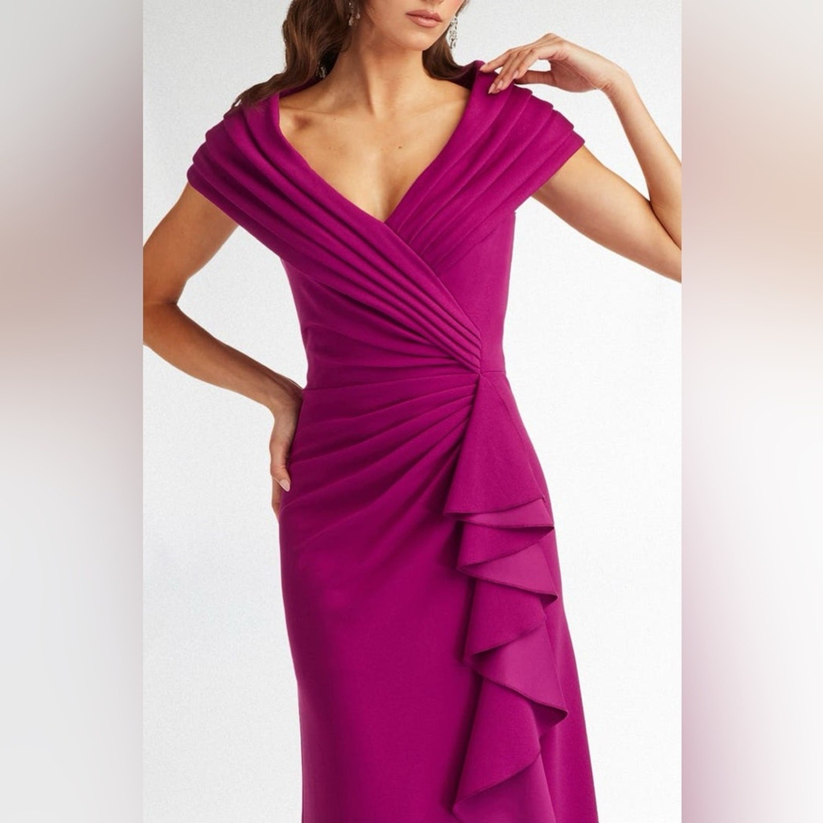 Tadashi Shoji Talise Flounce Cascade Ruffle Portrait Neck Gown Magenta Large NWT