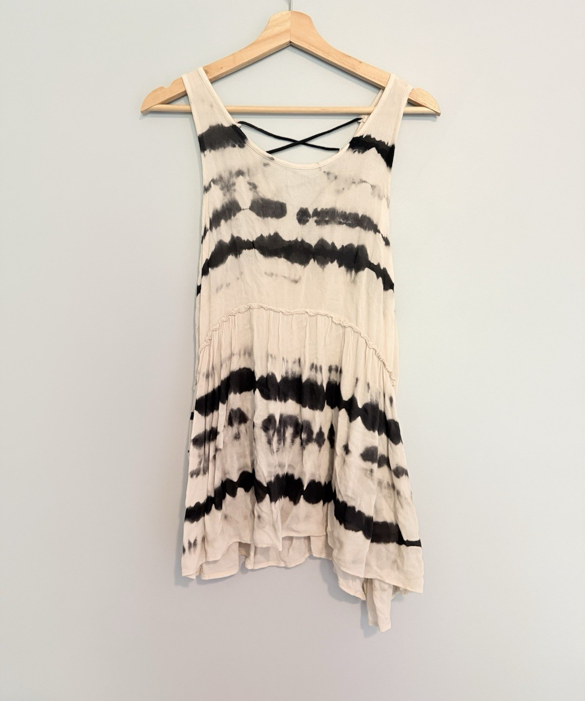 Fourteen & 9th Ivory/Black Tie Dye V-Neck Strappy back Tunic Women’s S