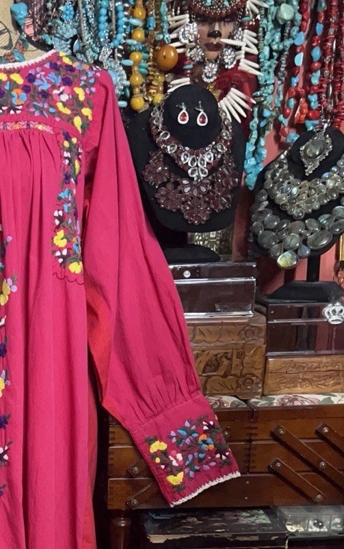 Beautiful VTG Long Sleeve Oaxaca Raspberry/Red Multi Colored Embroidered XL-XXL