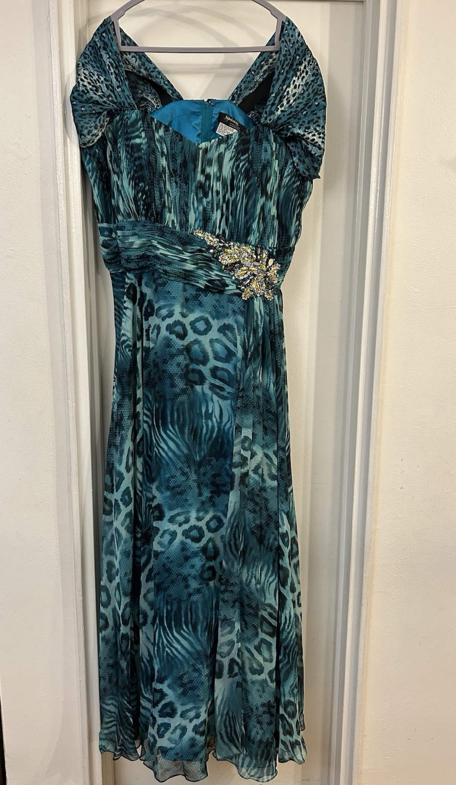Fabulouss Mac Duggal Cassandra Stone 26 Teal Animal Print Beaded Sequin Gown