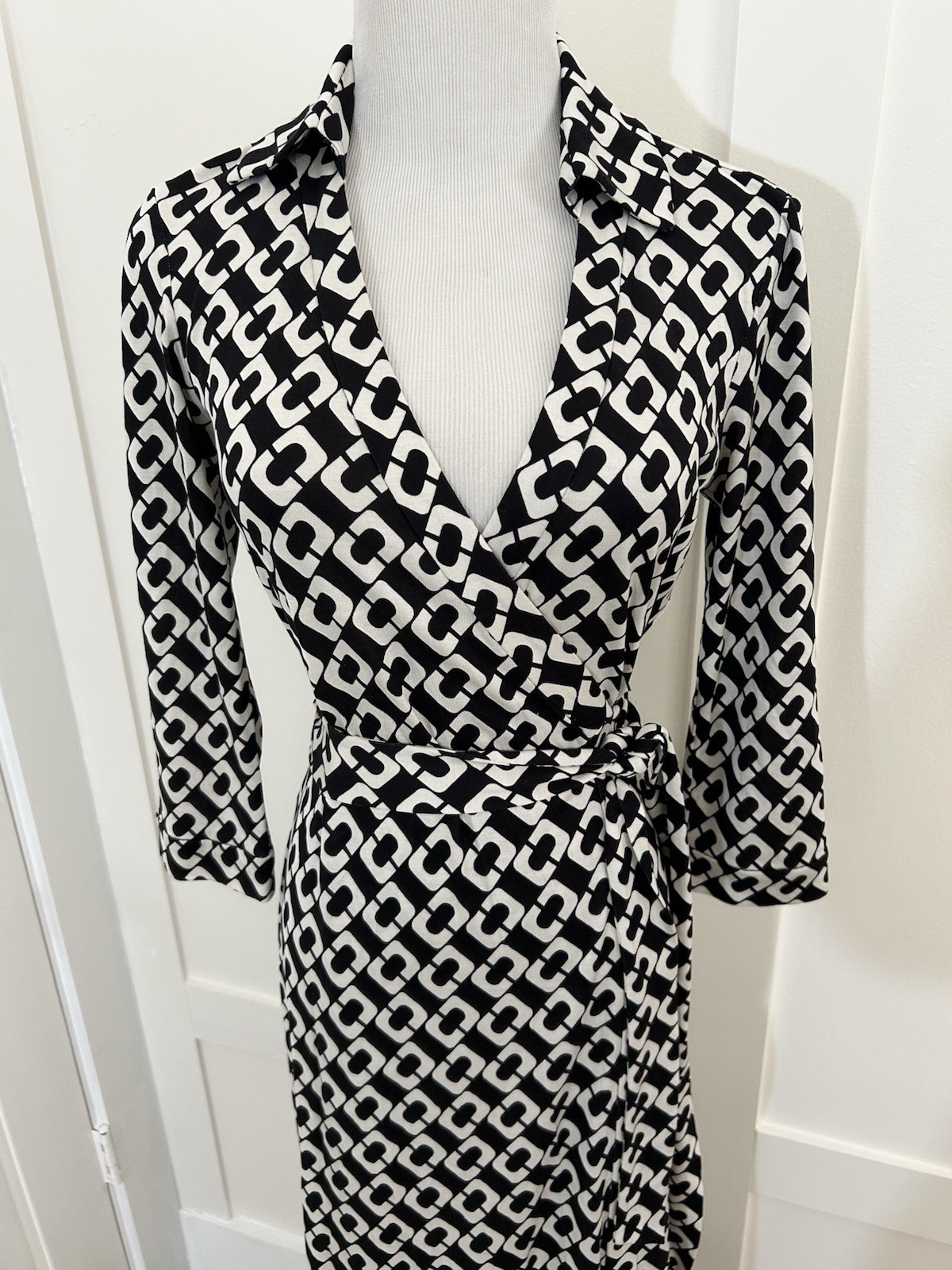 Size 2 4 DVF Diane von Furstenberg Iconic ABIGAIL Chain Link Wrap Maxi Dress