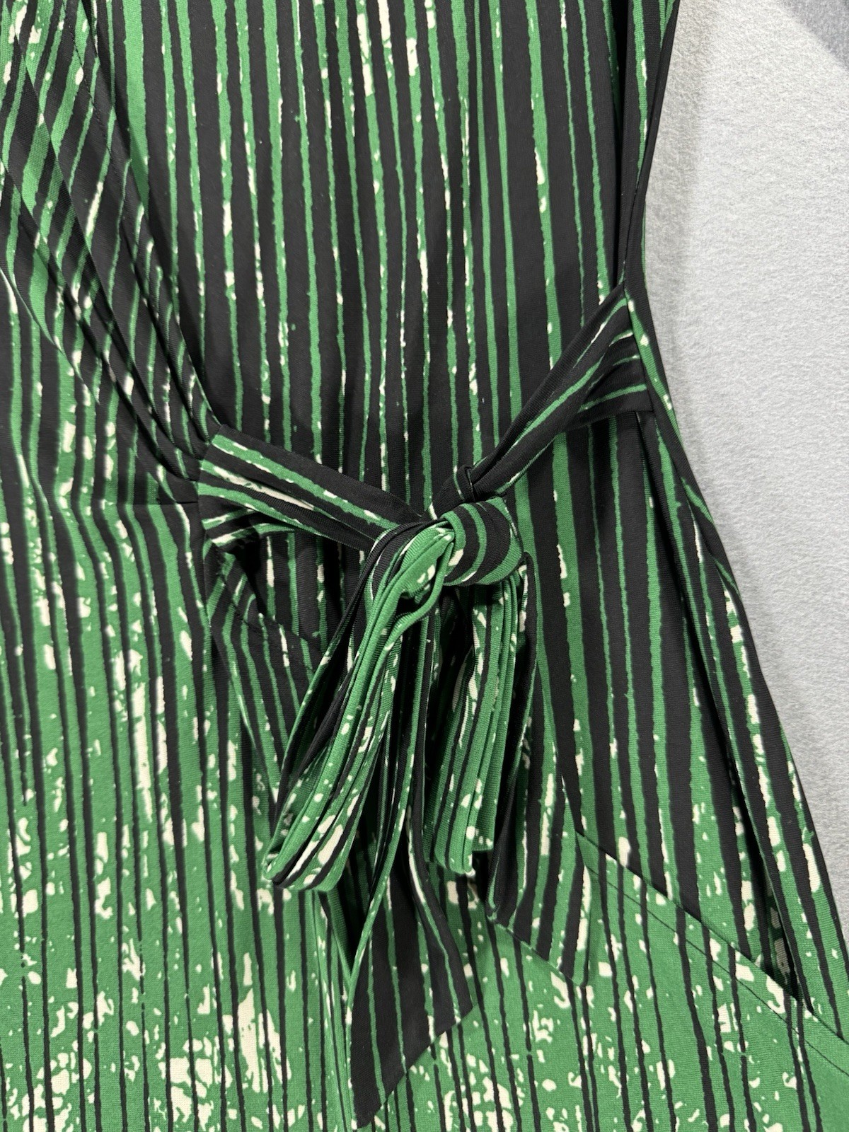 BCBG Adele Wrap Dress Amazon Green & Black Quarter Sleeve Evening Night Out Sz S