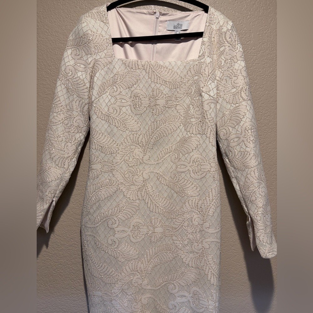 Badgley Mischka Stunning Cream Long Sleeve Dress with Gold Accent Detail Sz 6