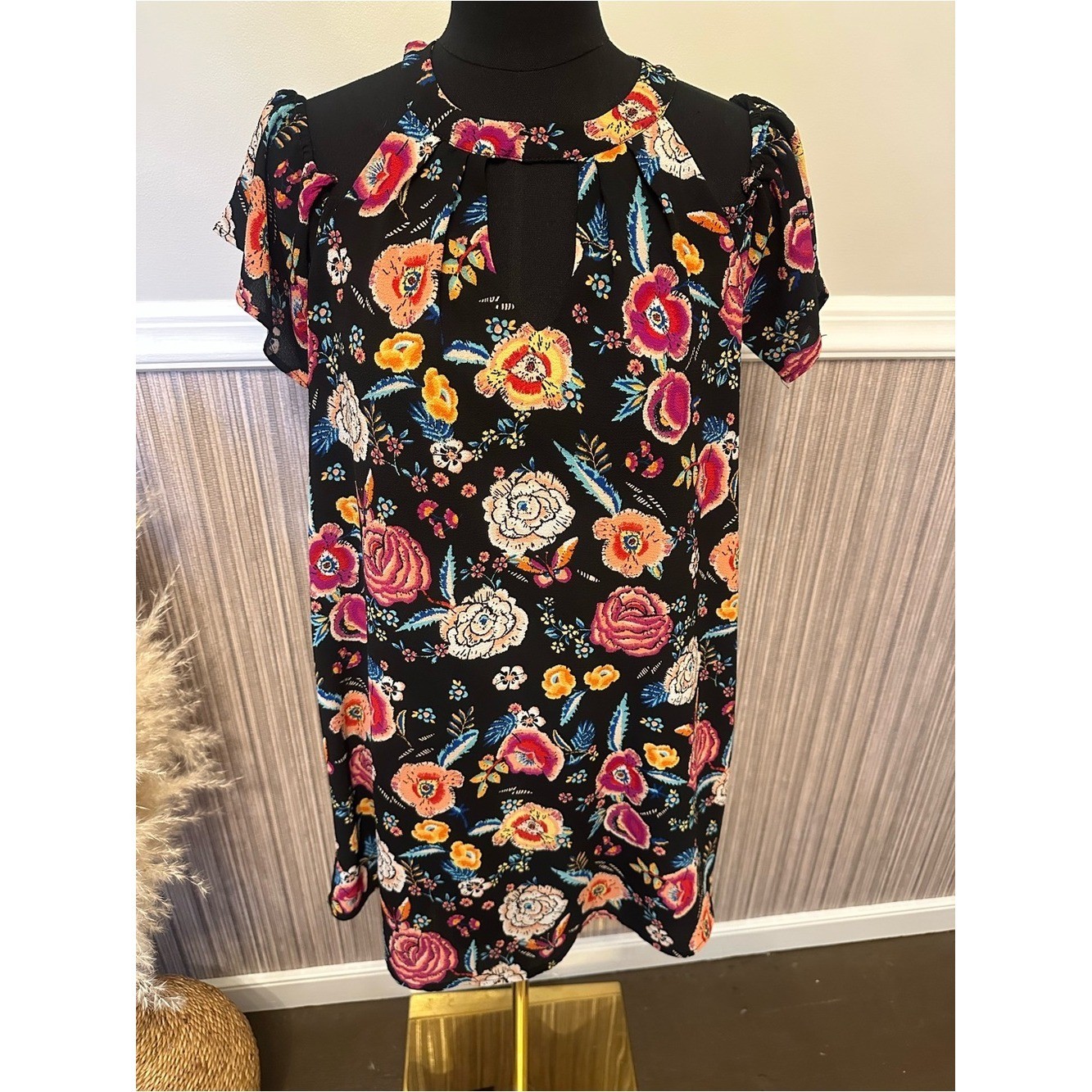 Love Reigns Floral Shift Dress Small Black Multicolor Flutter Sleeve Keyhole