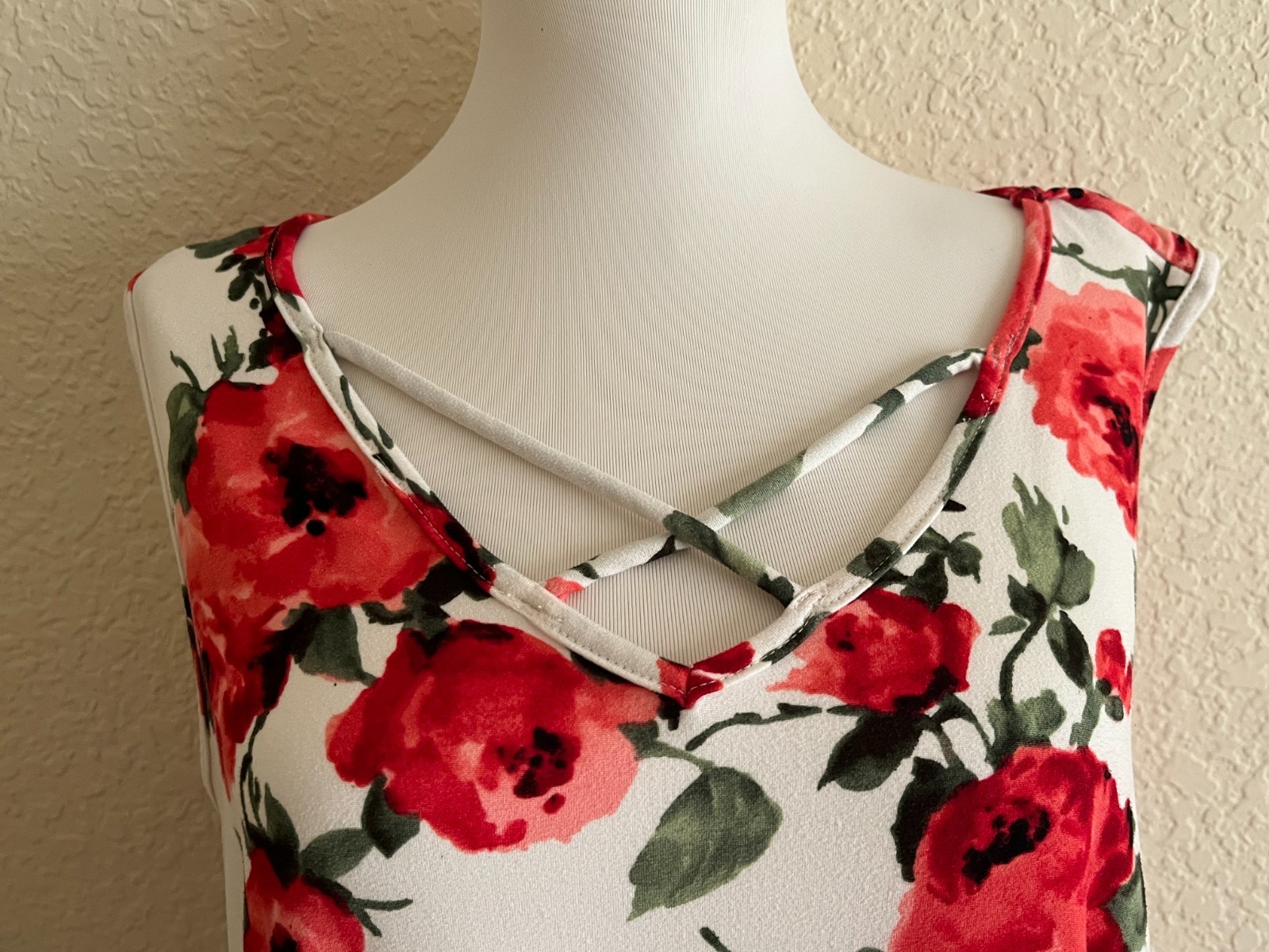 French Atmosphere 1X White Red Roses Sleeveless V-Neck SOFT Poly Knit Dress