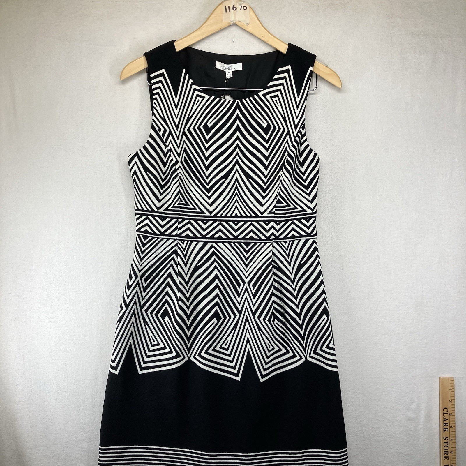 Women’s Black White Zig Zag AOP Sleeveless A-Line Midi Dress Size Medium NWT