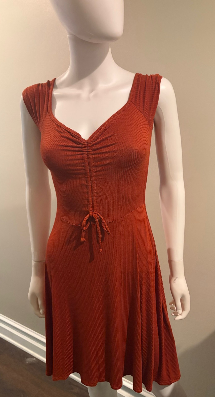 Rolla Costa Dress Sleeveless Stretchy Size S Rust Orange New Wrinkle Resistant