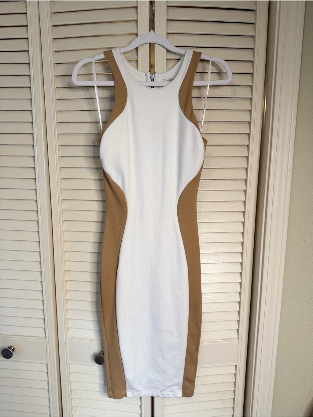 White & Tan Bodycon Midi Dress – Sleek Colorblock Design