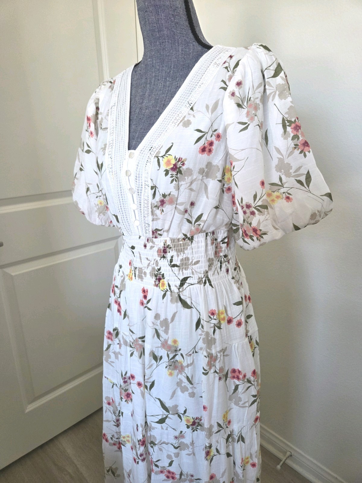 NWT💕 Size Small J. Gee Women’s Floral V Neck Button Tier Elastic Waist Dress