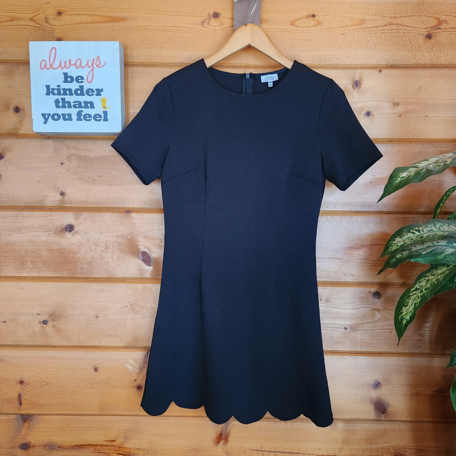 Tobi Scallop Hem Little Black Mini Dress A Line Sheath Fit Flare Crepe S/S Sz M