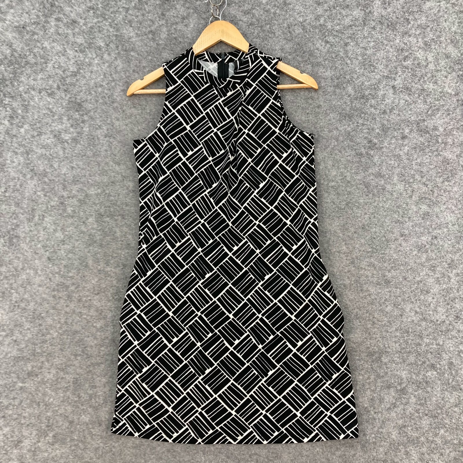 Izabel London Womens Dress Size 8 Black White Geometric Sleeveless Shift 25003