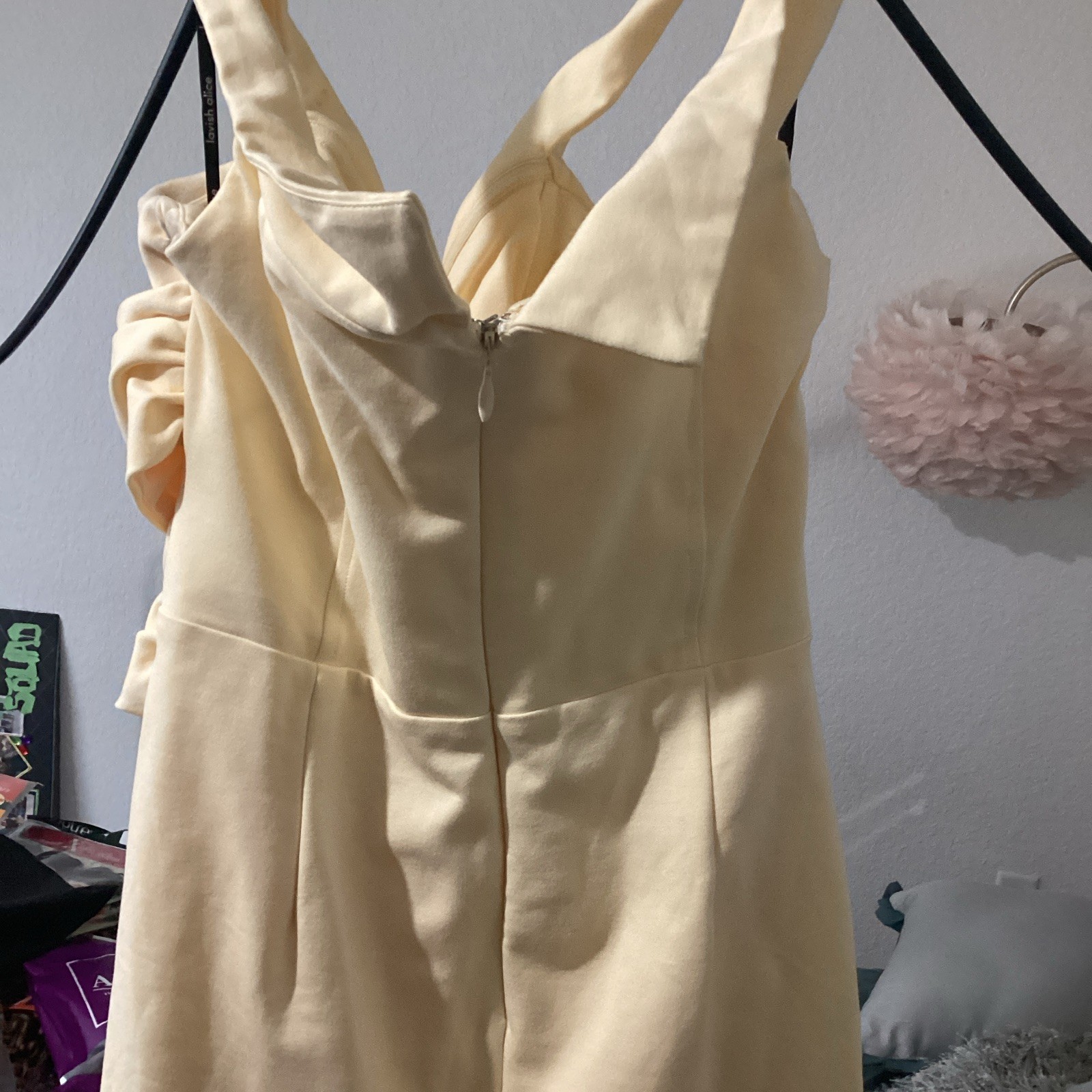 Lavish Alice Women’s Soft Yellow Solid V-Neck Sleeveless Bodycon Midi Dress