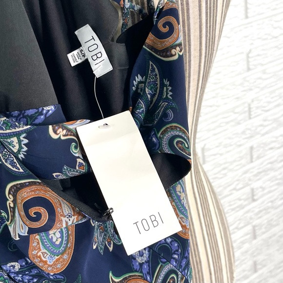 Tobi Multicolored Paisley Open Back Maxi Dress Size Small Pleated Accents